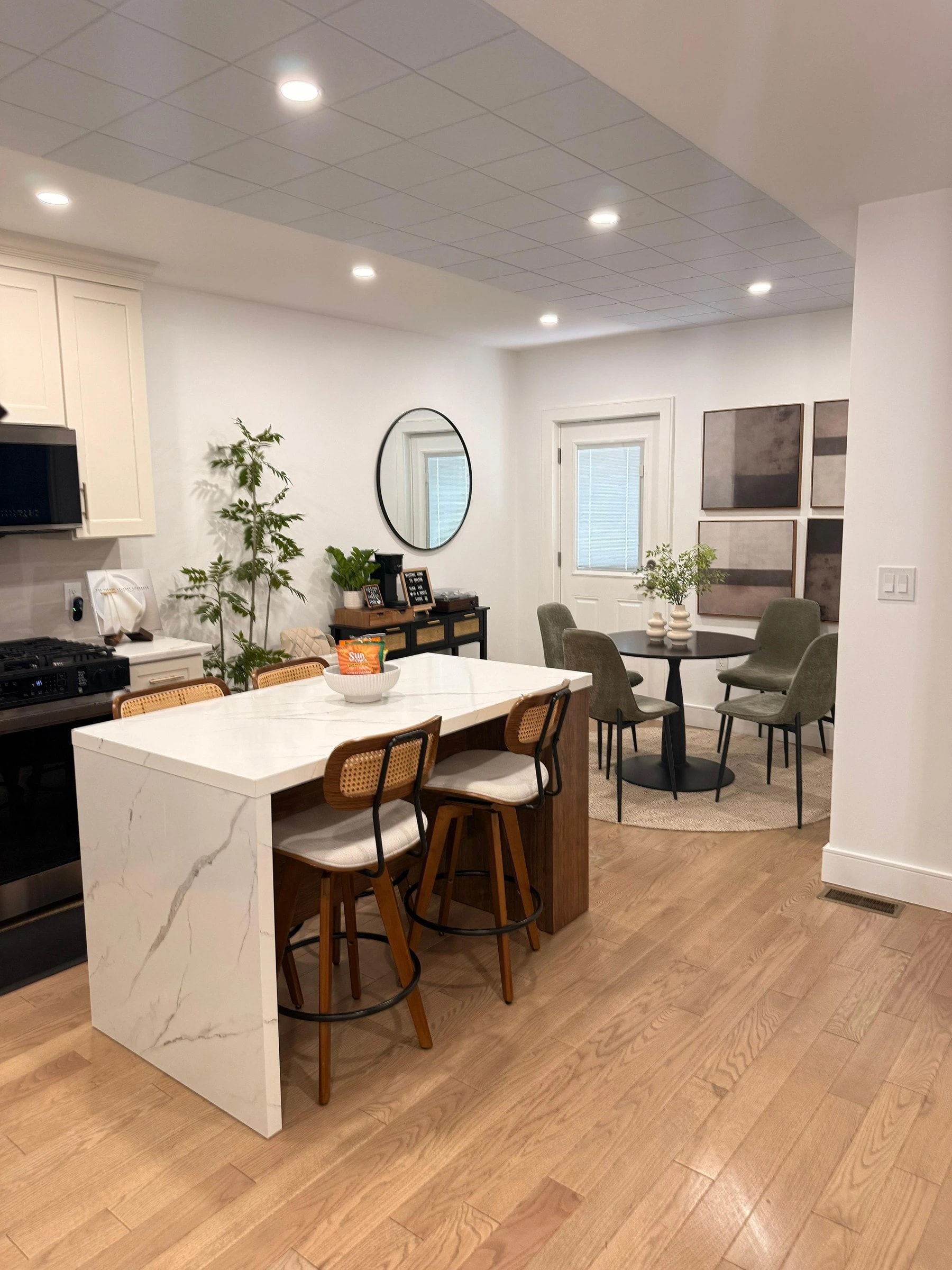 Clean Airbnb kitchen with white quartz island after AMH turnover cleaning